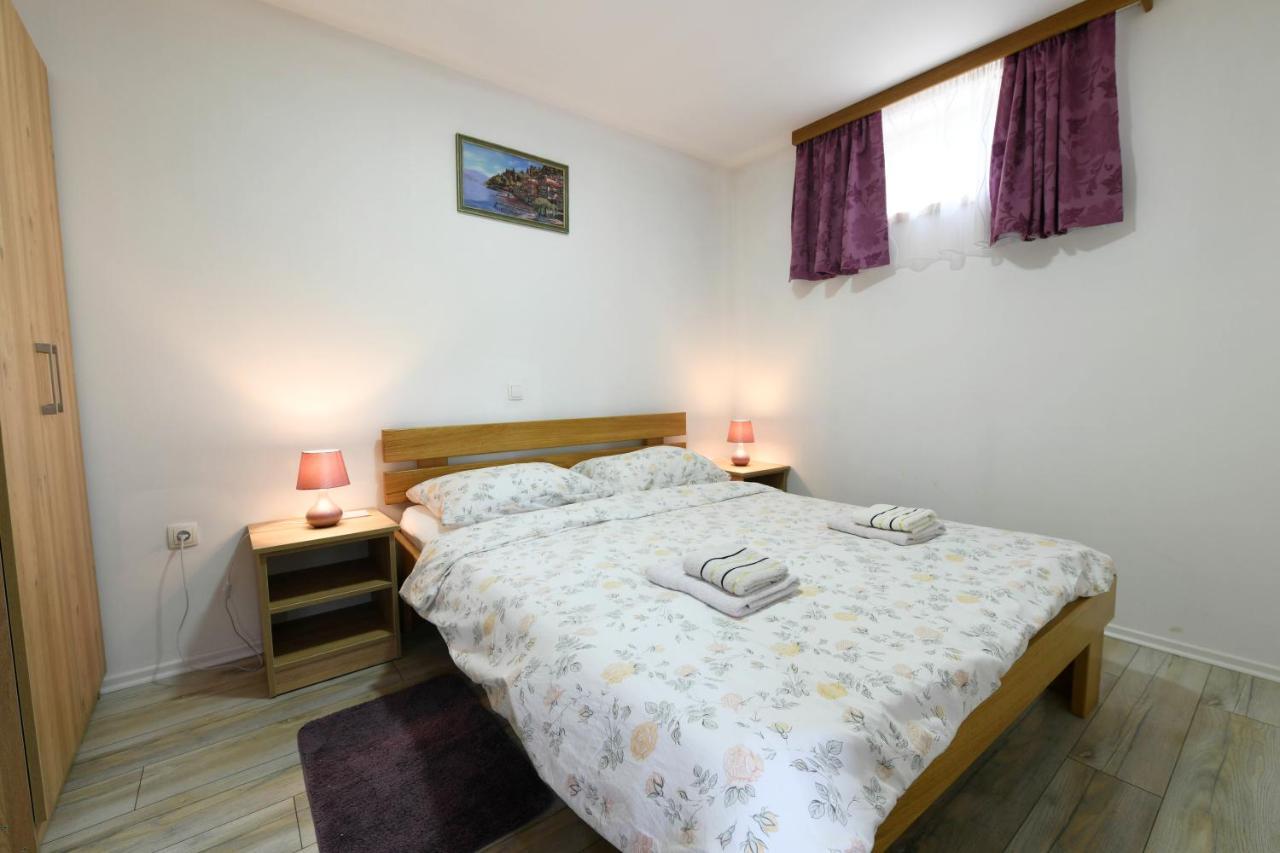 Apartment Jakov Rakovica