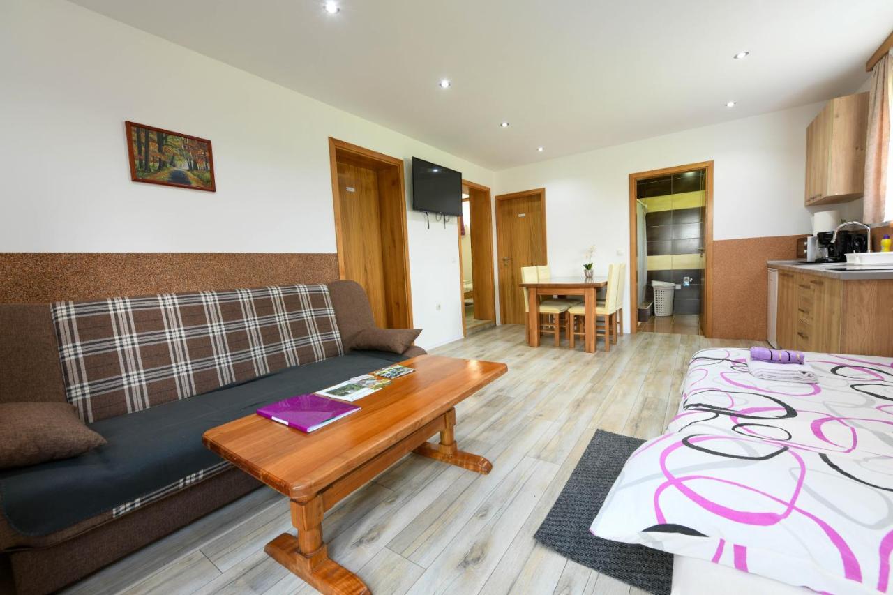 Jakov Apartment Rakovica